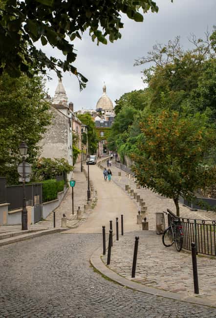 Paris: Montmartre hidden gems walking Tour with Local Guide - What the 140 Minutes Feels Like on the Ground