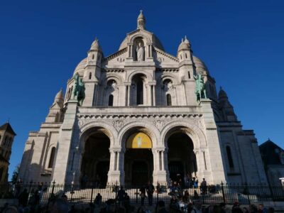 Paris: Montmartre Must-See Walking Tour with a Local Guide - Dalí, surrealism, and Montmartre’s storytelling stops