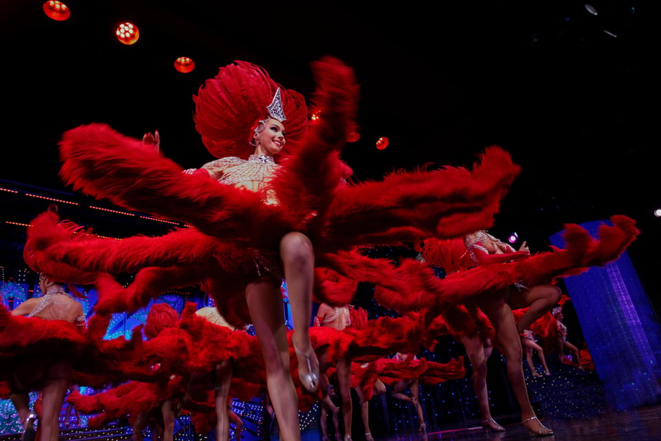 Paris: Moulin Rouge Show with Champagne and Drop-Off Service - Should You Book the Moulin Rouge Féerie + Champagne + Drop-Off Package?