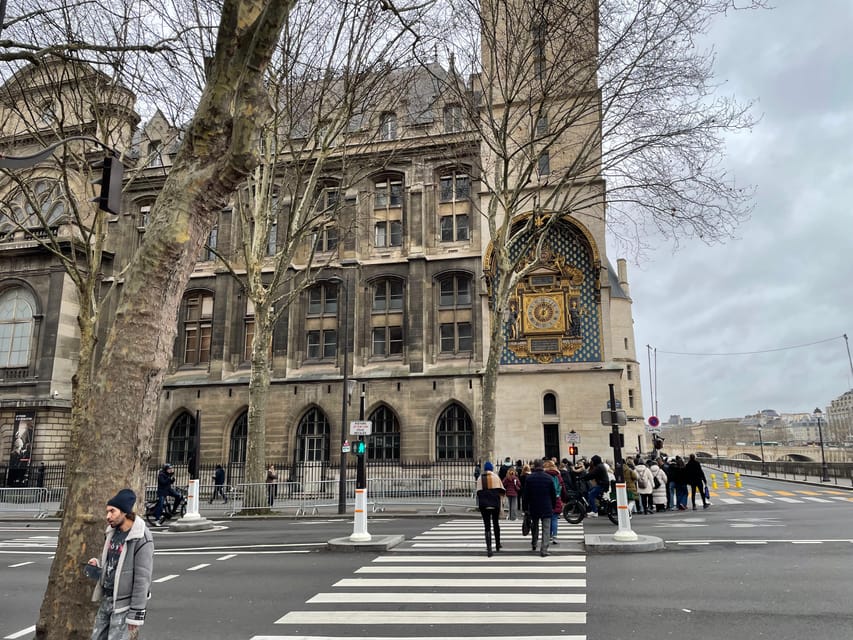 Paris: Notre-Dame Cathedral Exterior Guided Tour - Timing matters: the 4:30 pm mass option and how to plan your cathedral window