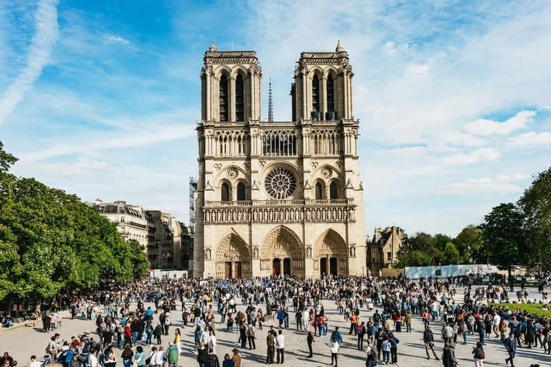 Paris: Notre-Dame Cathedral Exterior Guided Tour - The outside circuit: façade, spires, gargoyles, and rosettes you’ll actually recognize