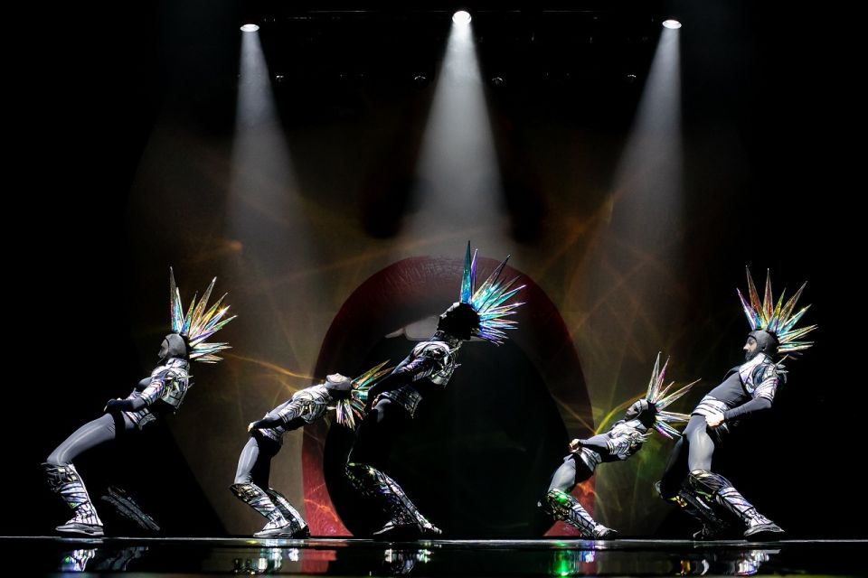 Paris: Paradis Latin Cabaret Show with Optional Champagne - Seating and sightlines: how to avoid the half-stage problem