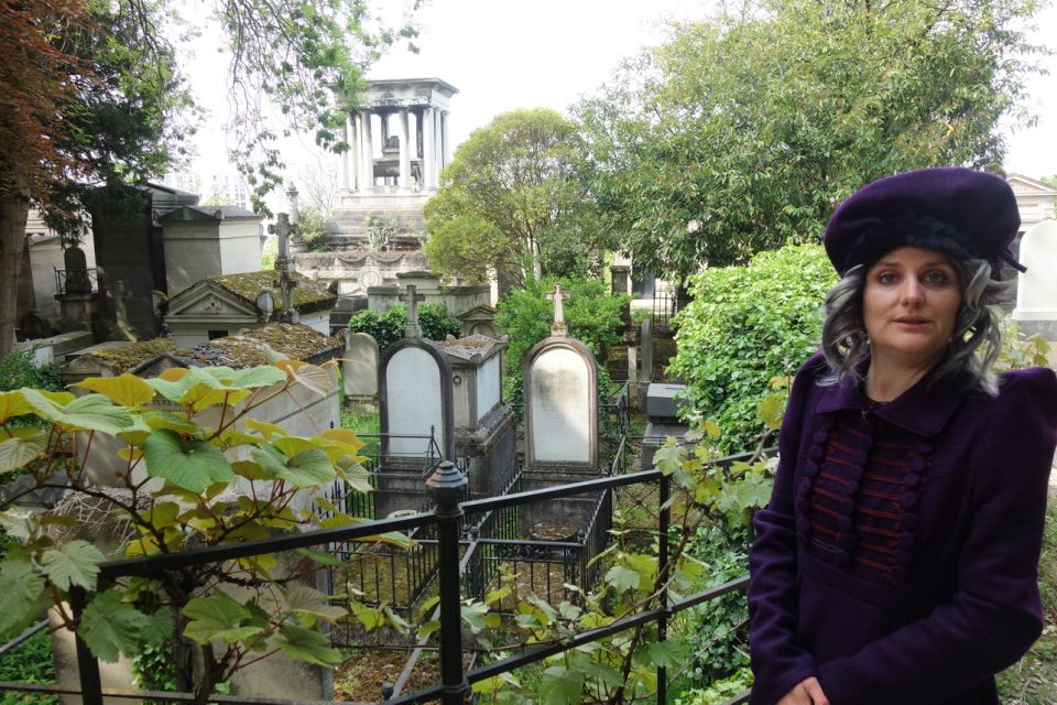 Paris: Père Lachaise Cemetery Guided by the Great Sibylle - Entering the Cemetery at the Eastern Entrance (and Finding Your Bearings)