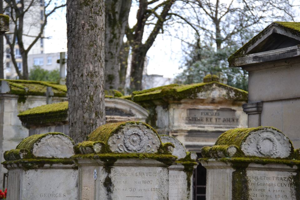 Paris: Pere Lachaise Cemetery Guided Tour - Funerary Art on a Cobblestone Hill: What to Look For
