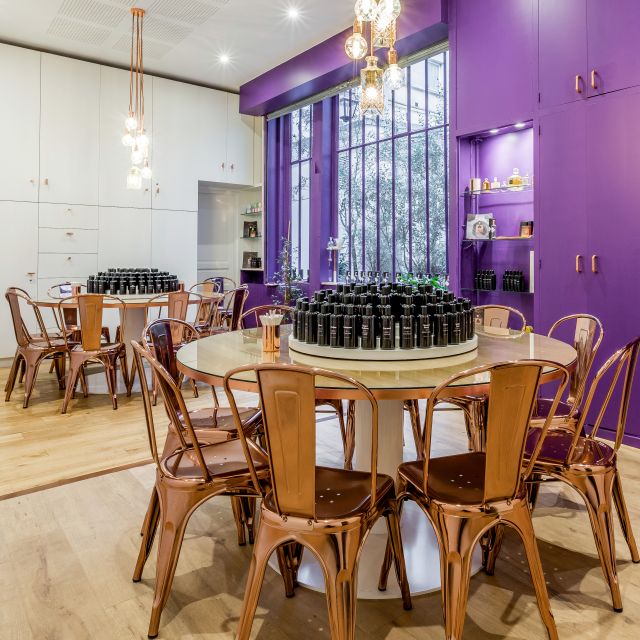 Paris: Perfume Creation Workshop - Choosing notes: what “top, heart, base” means for you