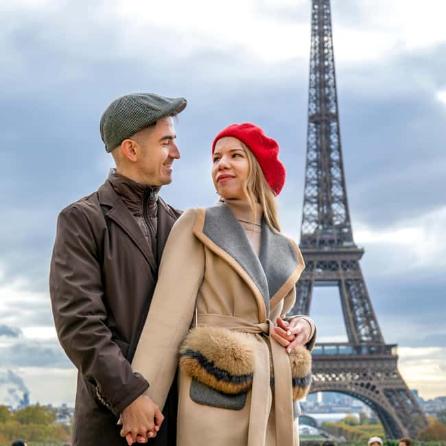 Paris: Photoshoot Around Eiffel Tower with 55 Edited Photos - What the photographer actually does with you during the shoot