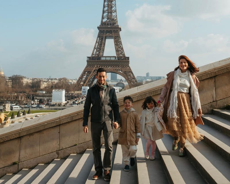 Paris: Photoshoot at the Eiffel Tower / Arc de Triomphe - Price and value: what $68 really covers
