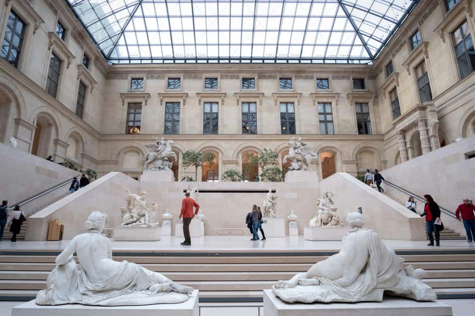 Paris: Priority Access Louvre with Host -Direct to Mona Lisa - Finding Your Host Near the Carrousel Arch (Don’t Overthink It)