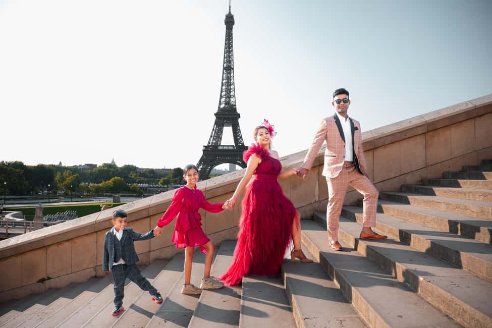 Paris: Private Photoshoot Near the Eiffel Tower - Meeting Near the Eiffel Tower: The Part That Sets the Tone