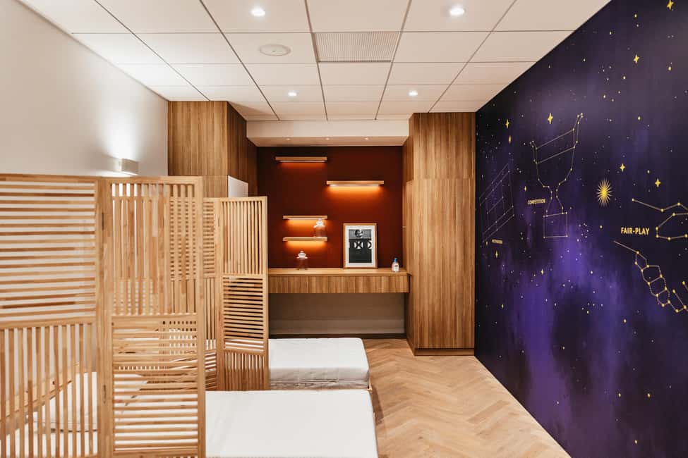 Paris: Roland-Garros Stadium Guided Backstage Tour - Locker rooms, press spaces, and what might be closed
