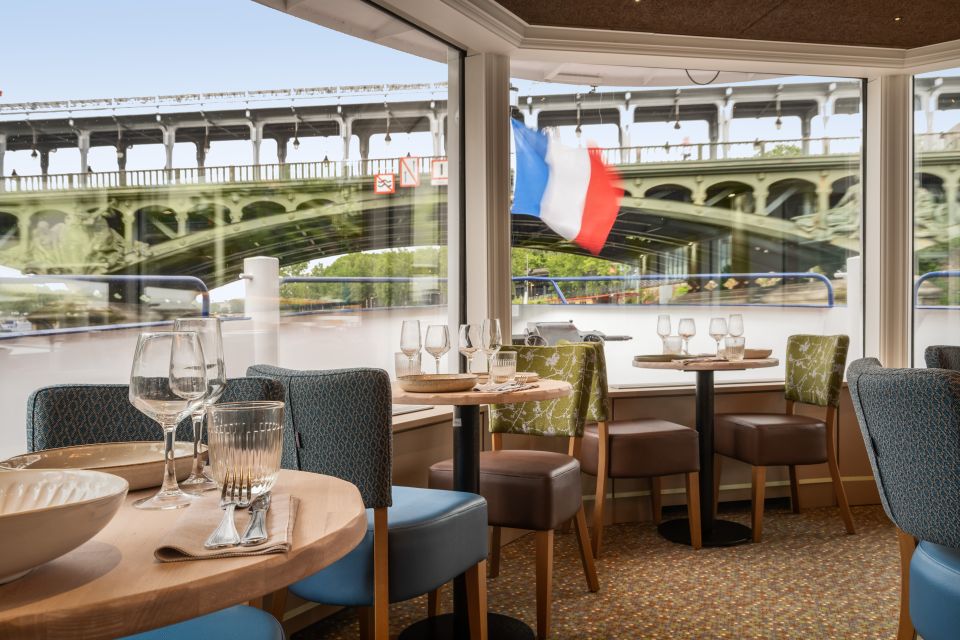 Paris: Romantic Cruise with 3-course Dinner on Seine River - The chef’s 3-course dinner: what it feels like on the water