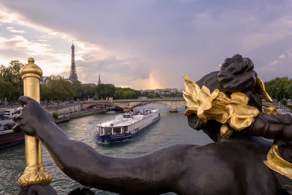 Paris: Romantic Cruise with 3-course Dinner on Seine River - Terrace breaks, window tables, and the best way to get your photos