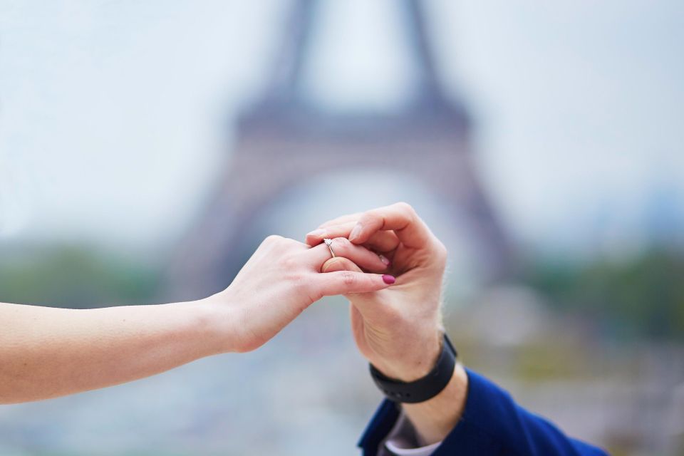 Paris: Romantic Photoshoot for Couples - Best moments: proposals, anniversaries, and date-night glow
