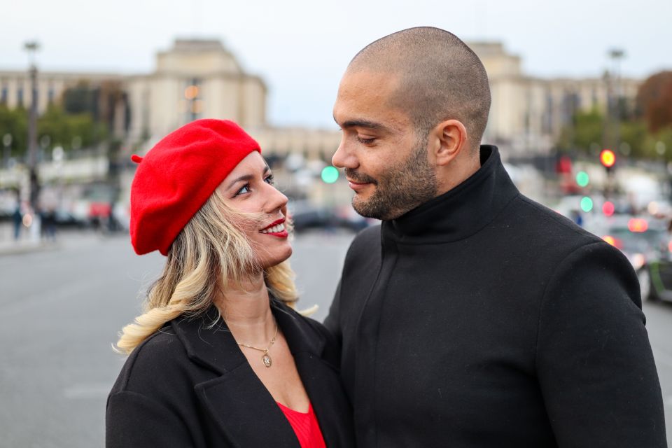 Paris: Romantic Photoshoot for Couples - Weather and crowds: how to protect your photos from chaos
