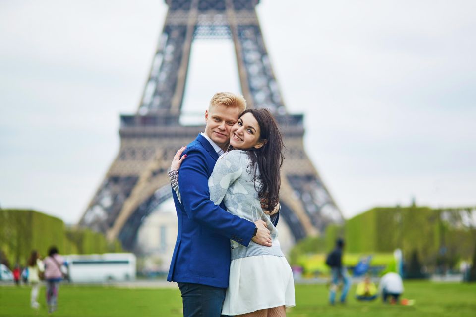 Paris: Romantic Photoshoot for Couples - Price and value: $150 for up to 4 can be a bargain