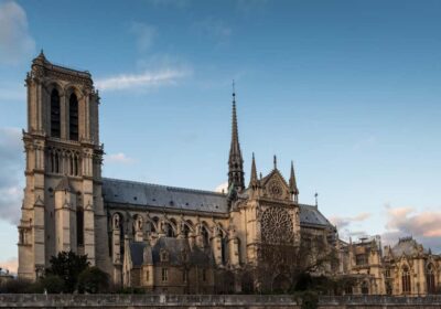 Paris: Sainte-Chapelle Entry with Notre Dame Outdoor Tour - Île de la Cité in 10 minutes: a quick map of the medieval core