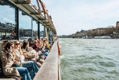 Paris: Seine Cruise and Macaron Tasting by the Eiffel Tower - The route: Eiffel Tower, Notre-Dame, and the Louvre by water