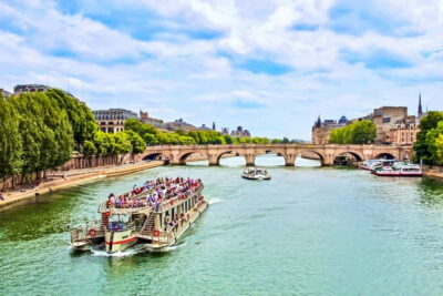 Paris: Seine Cruise & Crepe Tasting near the Eiffel Tower - What the boat feels like: big views, real comfort