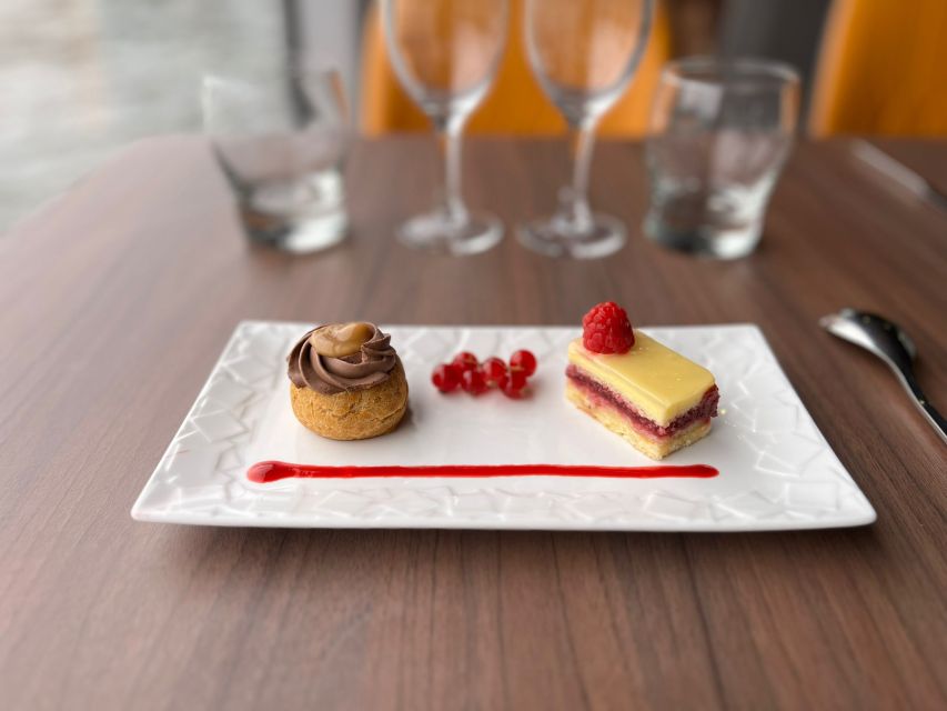 Paris: Seine River Bistronomic Dinner Cruise - The Cruise Route: Louvre, Notre-Dame, Conciergerie, and More