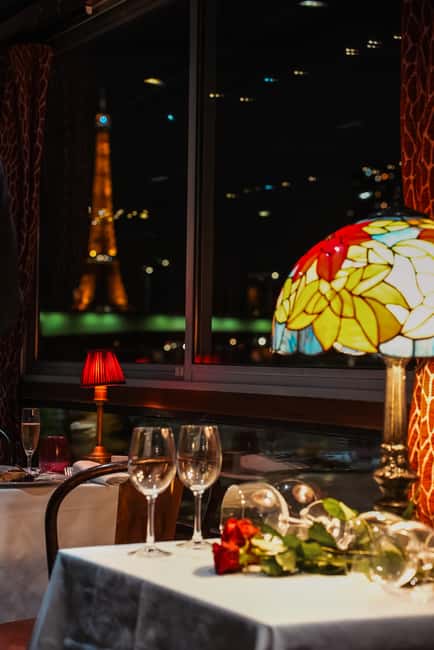 Paris: Seine River Cruise with 3-Course Dinner & Live Music - Smart-casual dress code and what’s not allowed