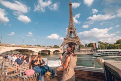 Paris: Seine River Cruise with Champagne from Eiffel Tower - Finding Vedettes de Paris: Getting On Without Stress