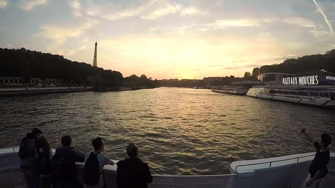 Paris: Seine River Sightseeing Cruise by Bateaux Mouches - Timing your cruise: dusk and the Eiffel Tower sparkle moment