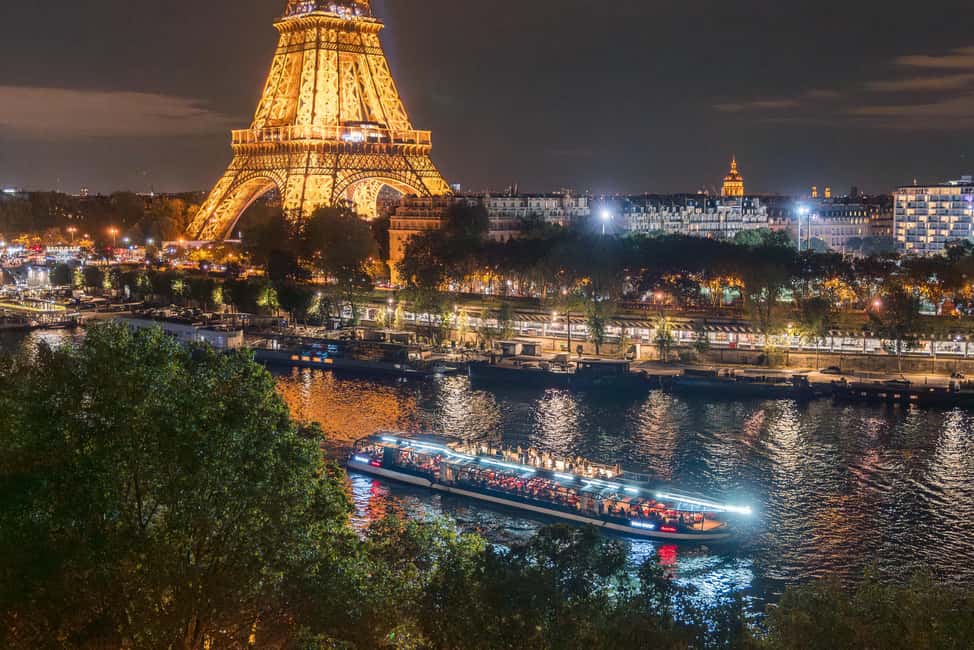 Paris: Seine River Sightseeing Cruise by Bateaux Mouches - Sparkling cruise with champagne: a fun add-on with clear rules