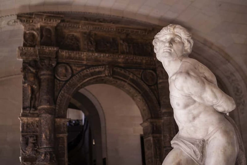 Paris: Skip-the-Line Louvre Highlights Tour with Mona Lisa - How the Headsets Keep You Together (and Calm)