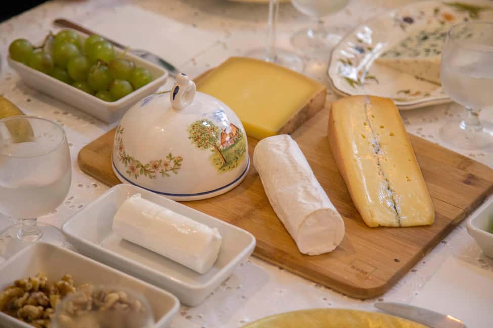 Paris: Wine and Cheese Tasting with a Chef Sommelier - Where you meet and how to get there without stress
