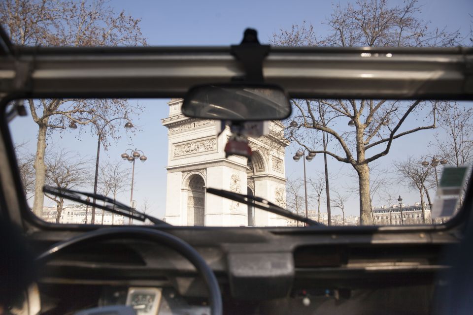 Romantic Paris Vintage Citroën 2CV Tour - The main drawback: traffic can eat minutes