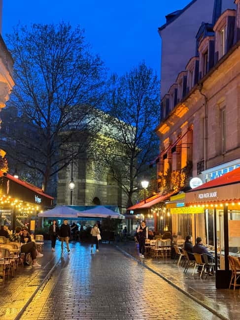 Solo travelers Meetup:A cultural stroll,Drinks & socializing - Bar-Hopping Flow: Cocktails First, Then Spirits and Wine