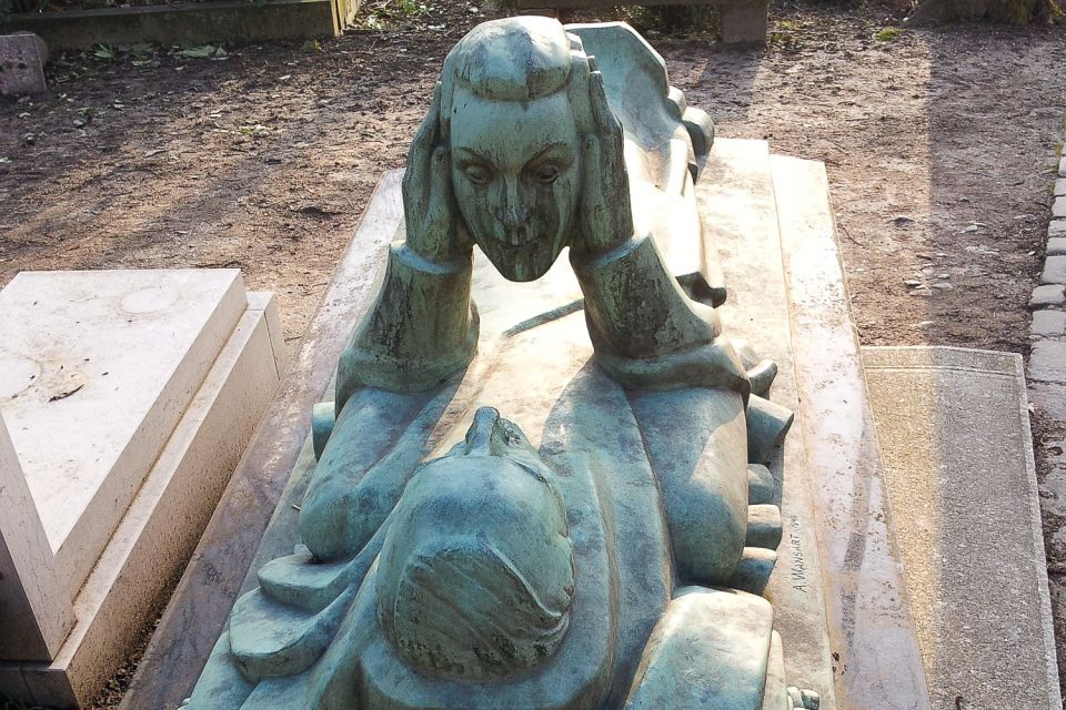 The Père Lachaise Cemetery: Guided 2-Hour Small-Group Tour - What the guide focuses on: name origins, architecture, and cemetery design