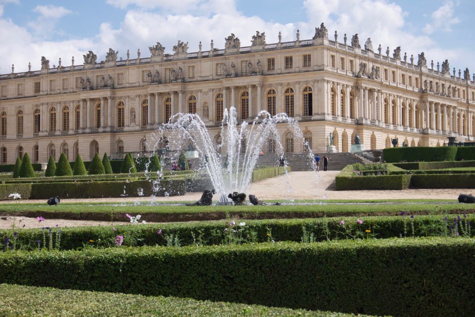 Versailles: Skip-the-Line Versailles Palace and Gardens Tour - Louis XIV to Marie Antoinette: How Stories Make the Palace Click